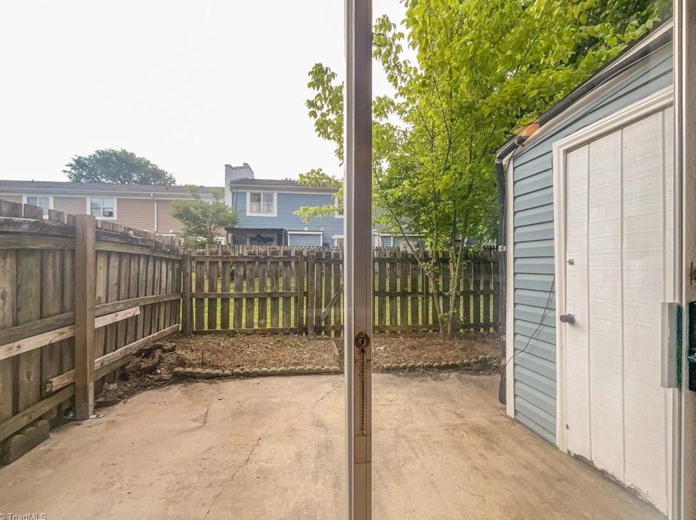 5711 Bramblegate Rd, Greensboro NC  27409-3196 exterior
