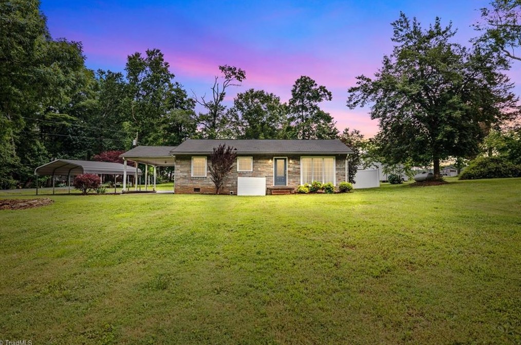 5997 Southrock St, Seagrove, NC 27341