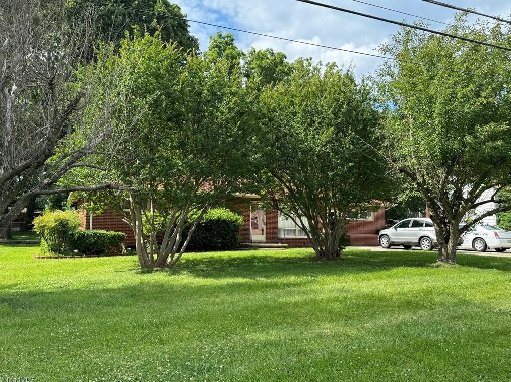 103 Lines St, Thomasville, NC 27360