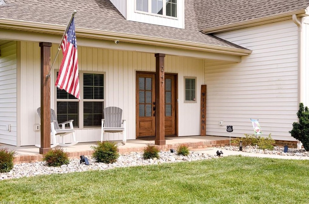 247 Deerwood Dr, Lexington, NC 27295