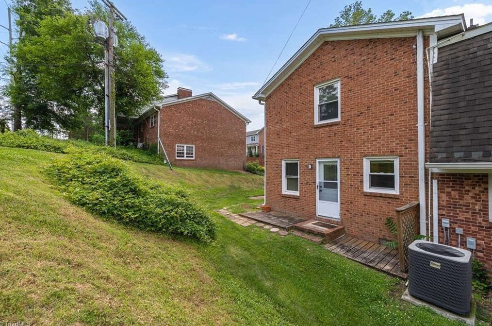 1001 Robin Hood Rd, High Point NC  27262-7095 exterior