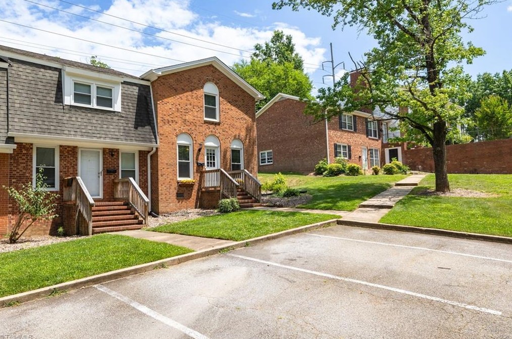 1001 Robin Hood Rd, High Point, NC 27262-7095