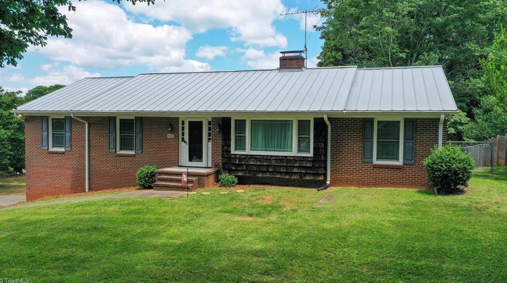 3601 Darren Rd, Clemmons, NC 27012-8901