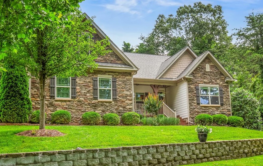 1550 Pike Pl Ct, Kernersville, NC 27284