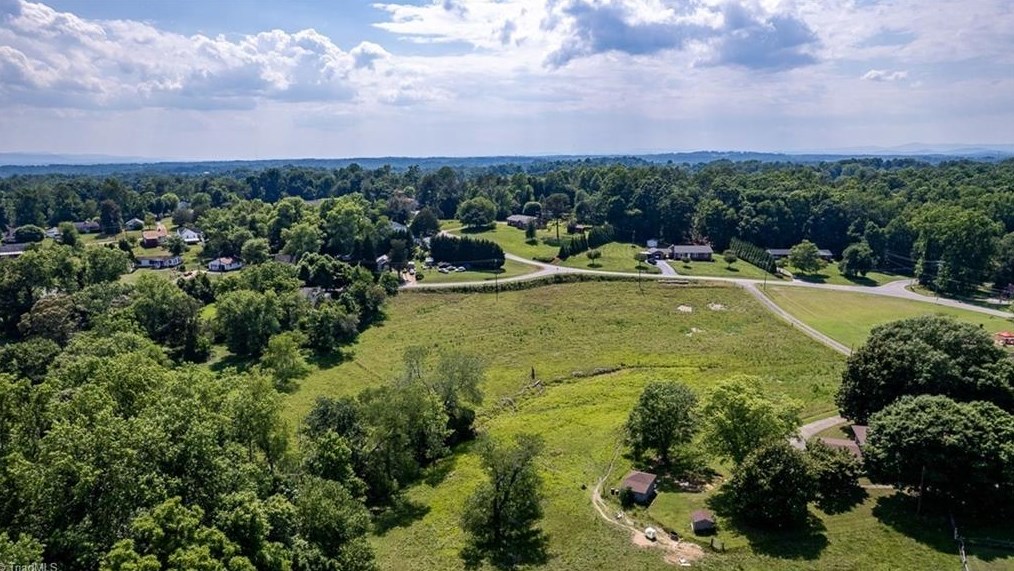 226 Pleasant Hill Dr, Elkin, NC 28621