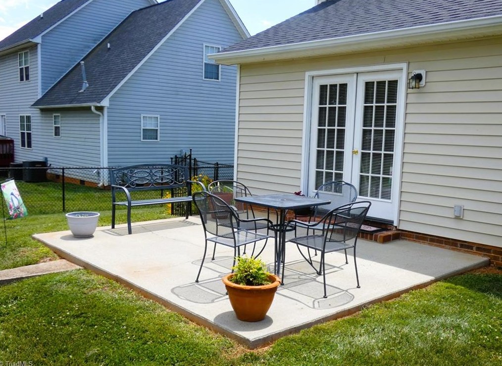 1765 Springfield Farm Ct, Clemmons NC 27012-7422 exterior