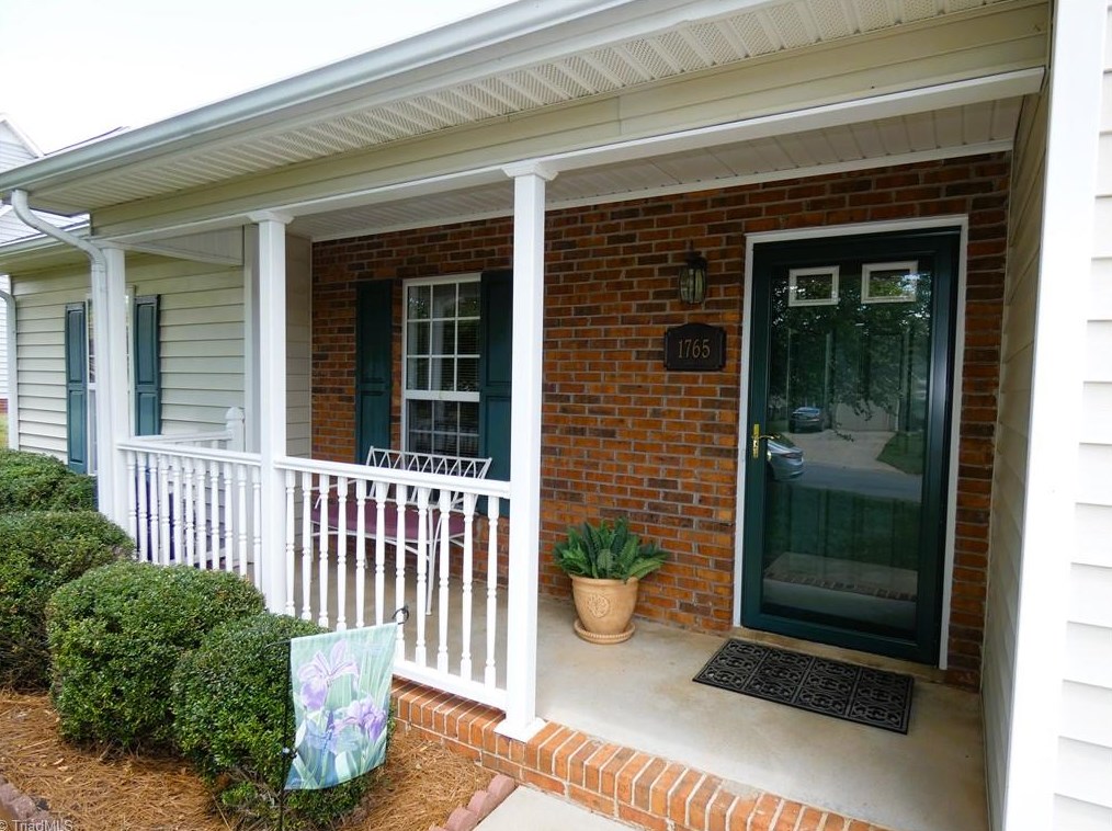 1765 Springfield Farm Ct, Clemmons, NC 27012-7422