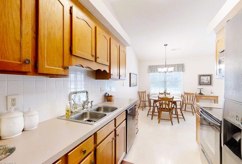 1765 Springfield Farm Ct, Clemmons NC 27012-7422 exterior