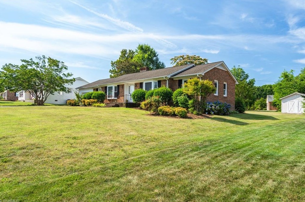 223 Beaucrest Rd, Kernersville, NC 27284