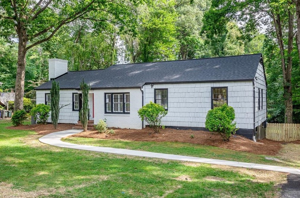 1125 Strathmore Circle, Winston Salem, NC 27104