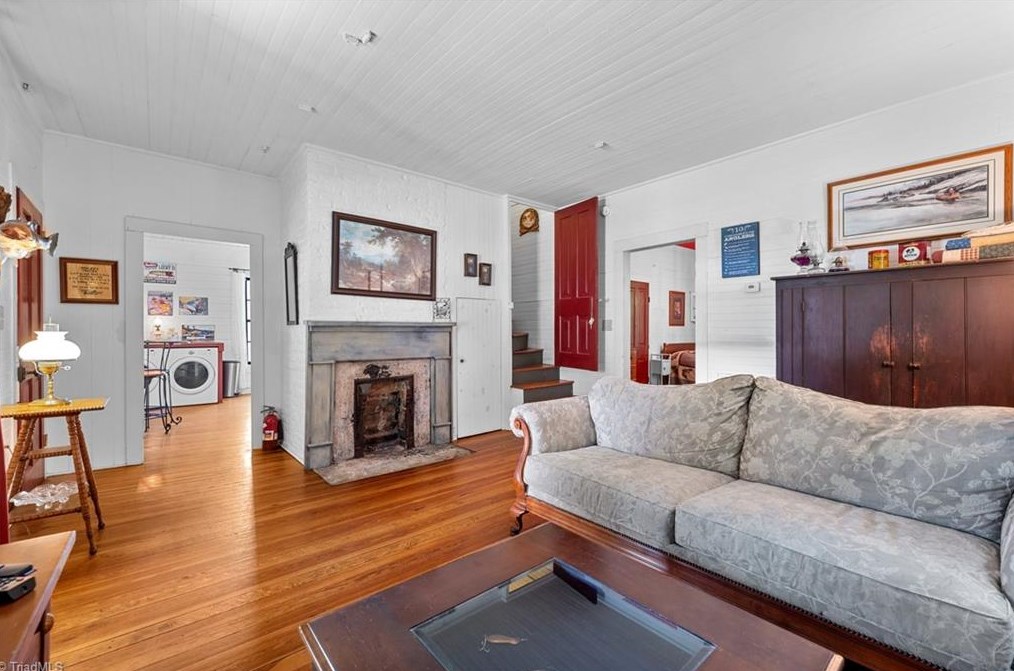 2456 Glencoe St, Burlington NC  27217-8892 exterior