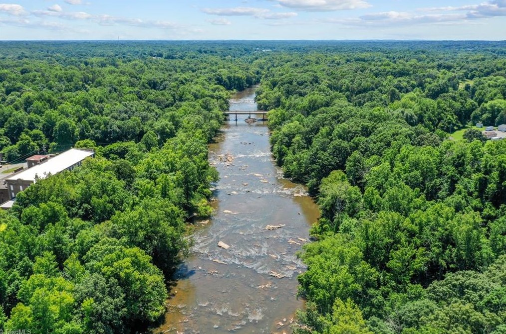 2456 Glencoe St, Burlington NC  27217-8892 exterior