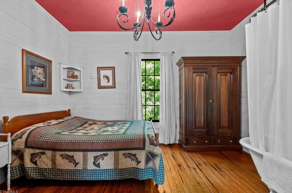 2456 Glencoe St, Burlington NC  27217-8892 exterior