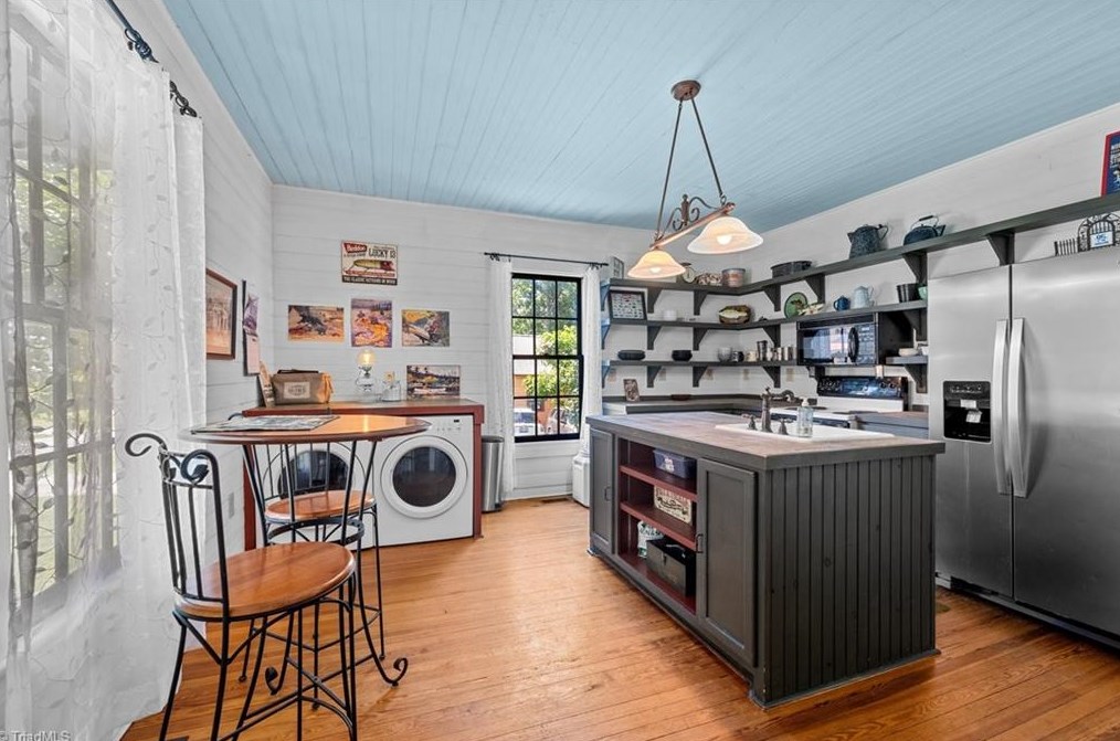 2456 Glencoe St, Burlington NC  27217-8892 exterior