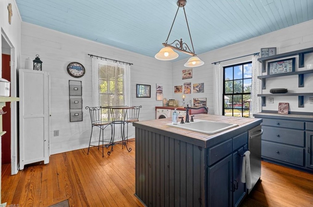 2456 Glencoe St, Burlington NC  27217-8892 exterior