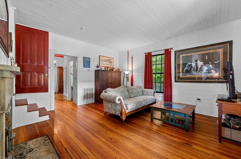 2456 Glencoe St, Burlington NC  27217-8892 exterior