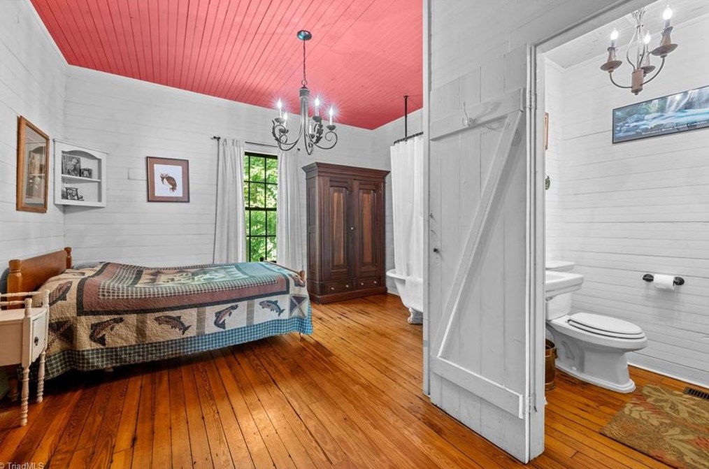 2456 Glencoe St, Burlington NC  27217-8892 exterior