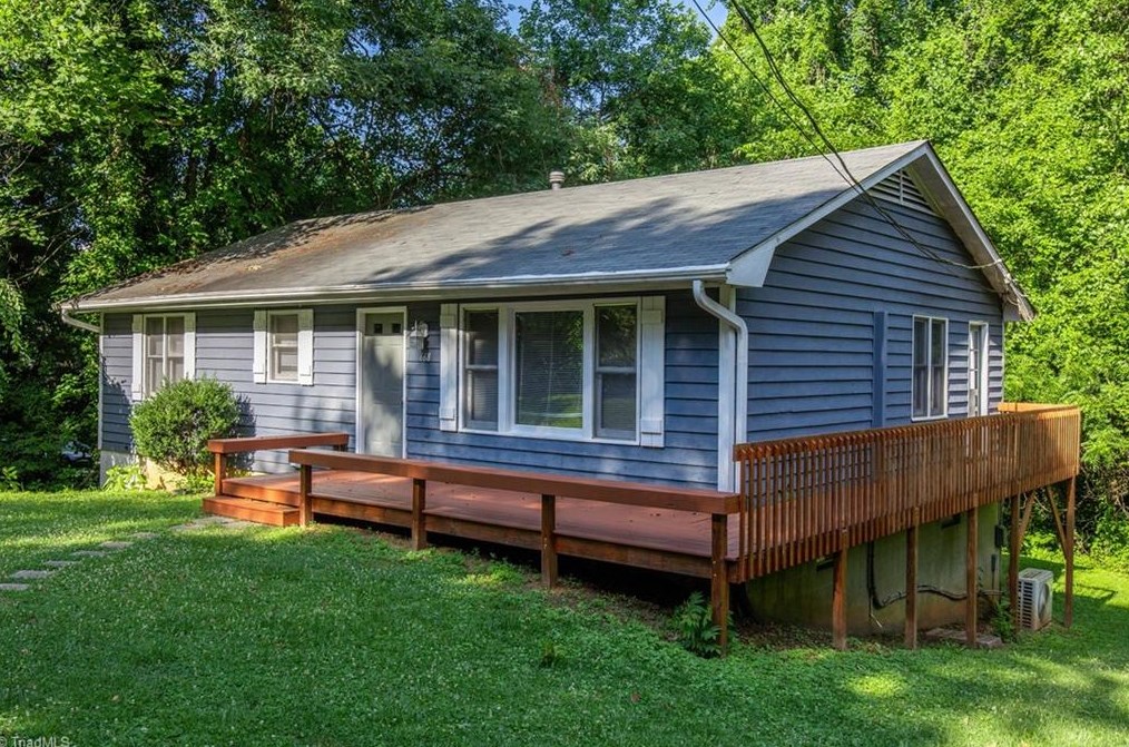 668 Gardner St, Winston Salem, NC 27101-3506