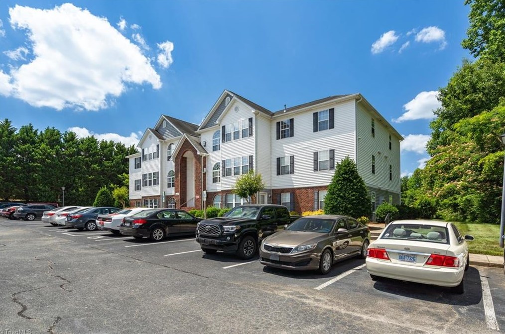 4280 Cedarcroft Ct, Greensboro NC 27409-9212 exterior