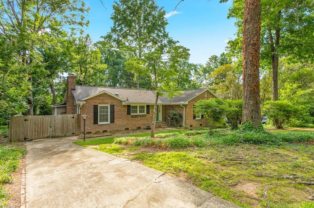 4400 Kingsland Dr, Greensboro, NC 27455-1912