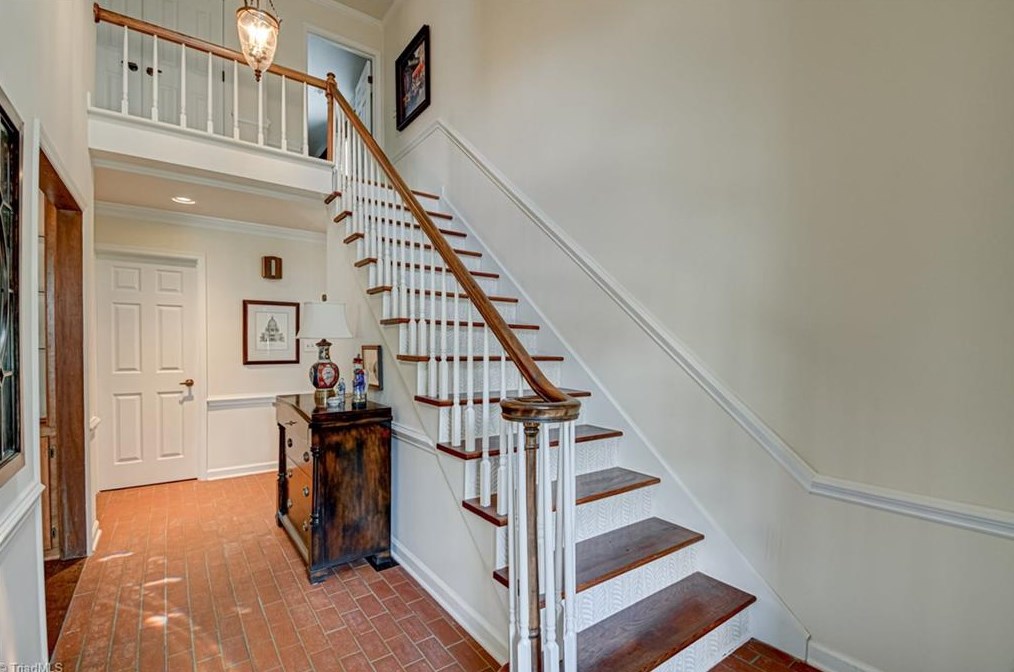 817 Chancy Ln, Winston Salem, NC 27104-1254