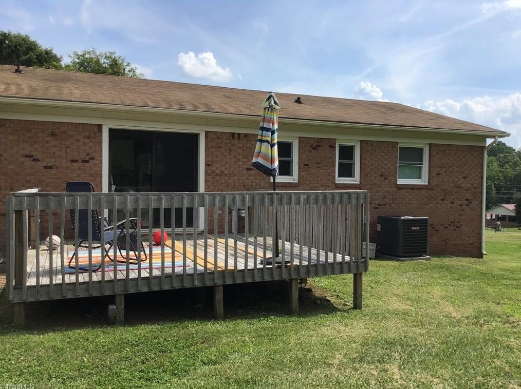 414 Red Barn Rd, Lexington, NC 27292