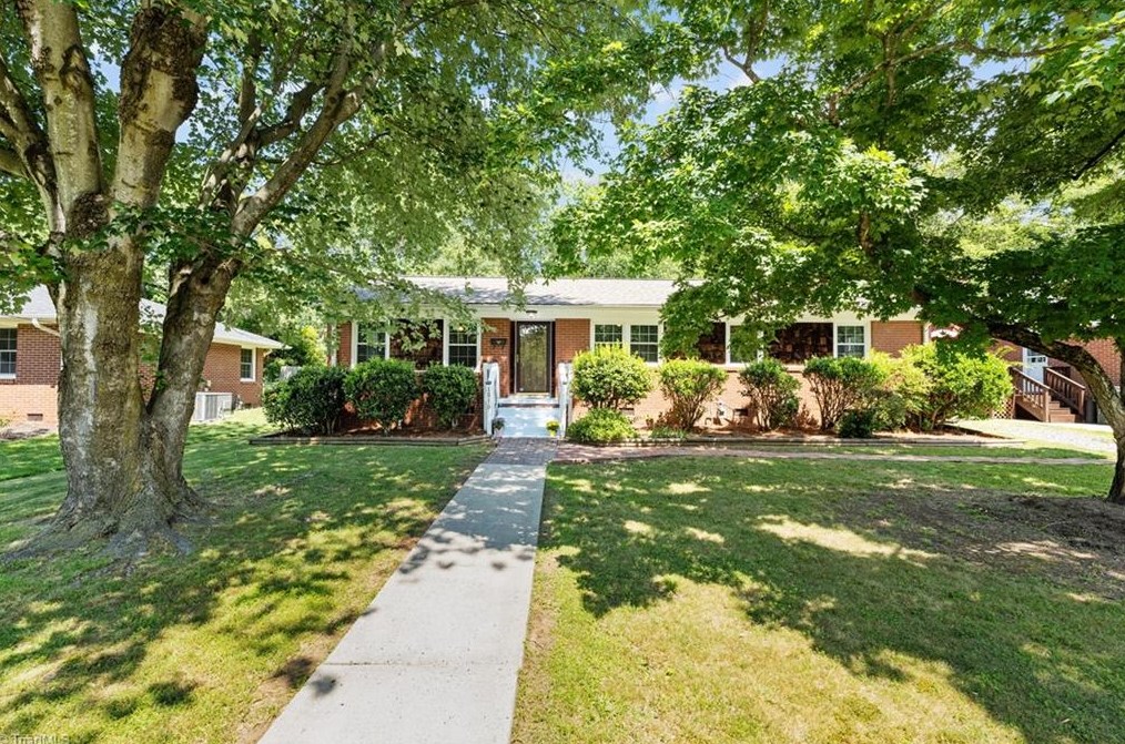 1515 Sherwood Dr, Burlington, NC 27215