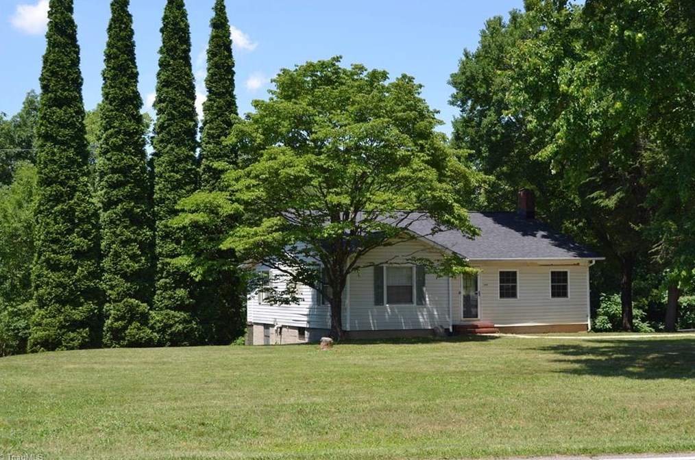 1192 W Academy St, Ellisboro, NC 27025