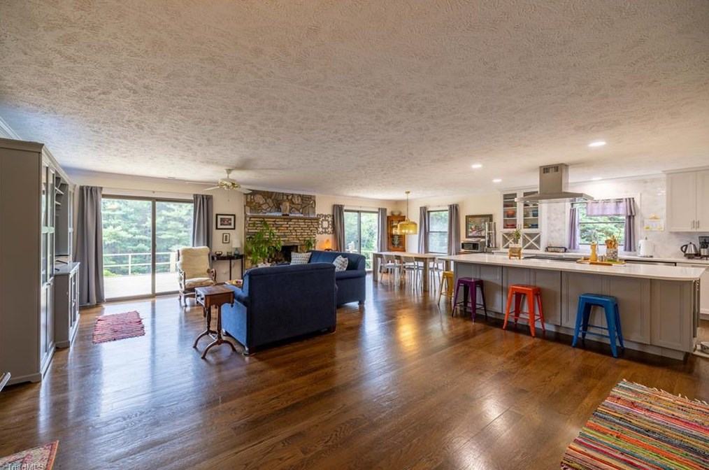 67 River Bend Rd, Edwards Crossroads, NC 28675-9647