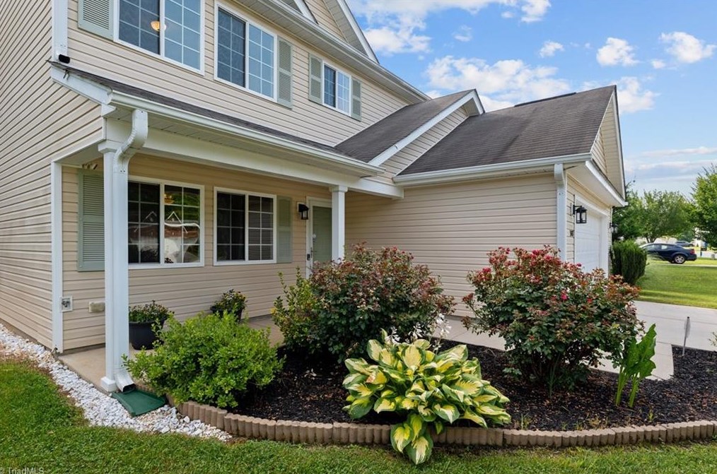 307 Walnut Crossing Dr, Whitsett, NC 27377