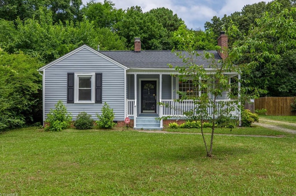 413 W Gilbreath St, Graham, NC 27253