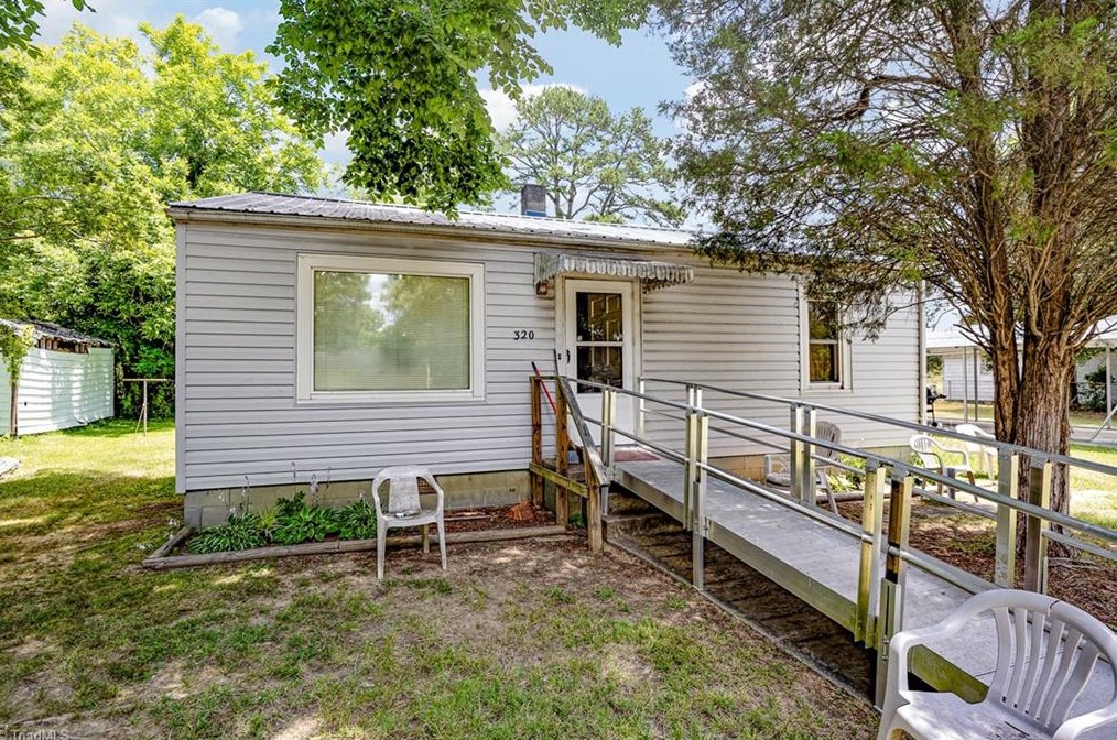 320 Kindley St, Lexington, NC 27292