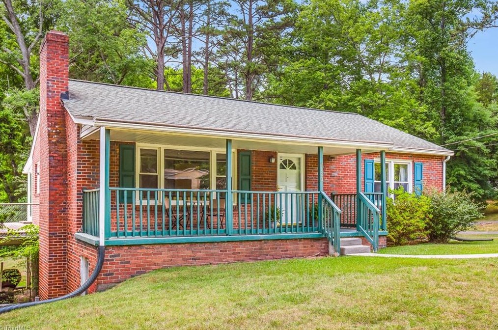 4120 Fox Meadow Ln, Winston Salem, NC 27107