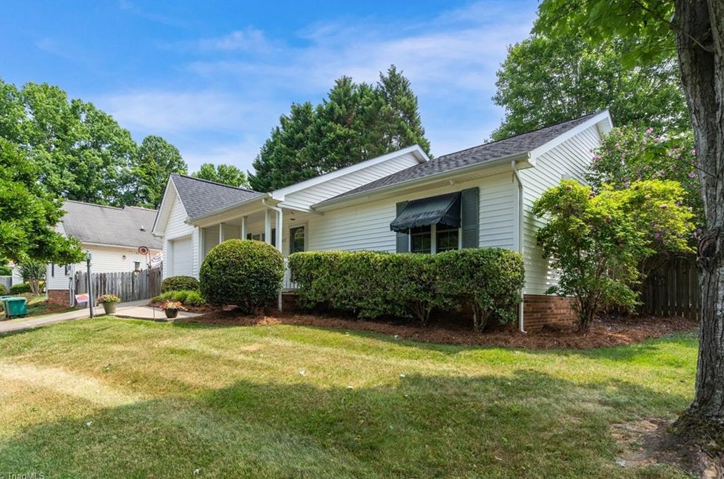 1471 Lewisburg Pointe Dr, Clemmons, NC 27012