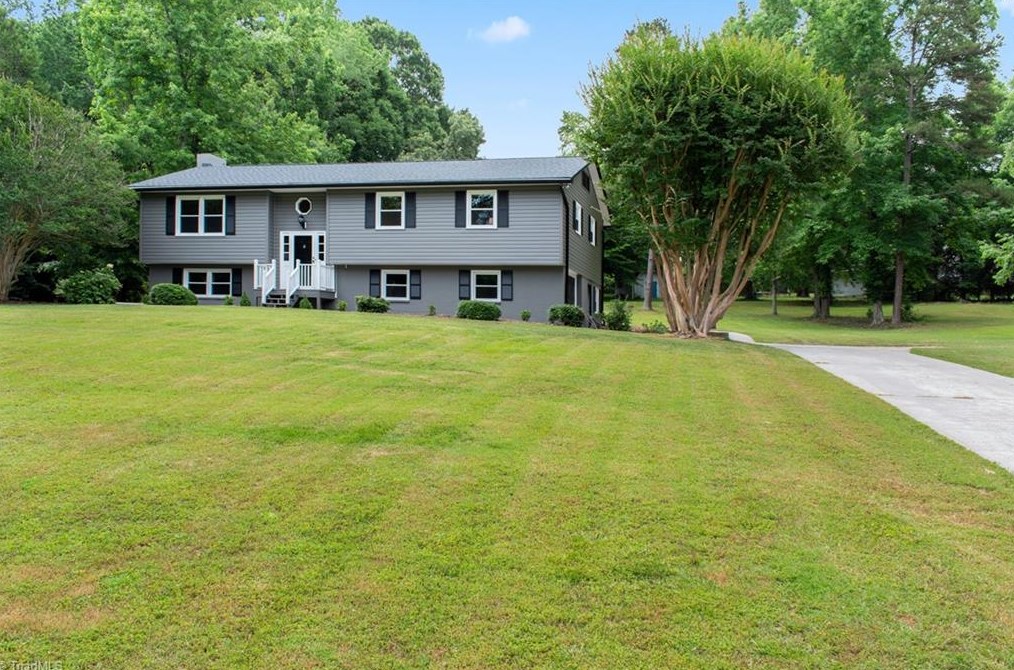 8381 Cheval St, Clemmons, NC 27012