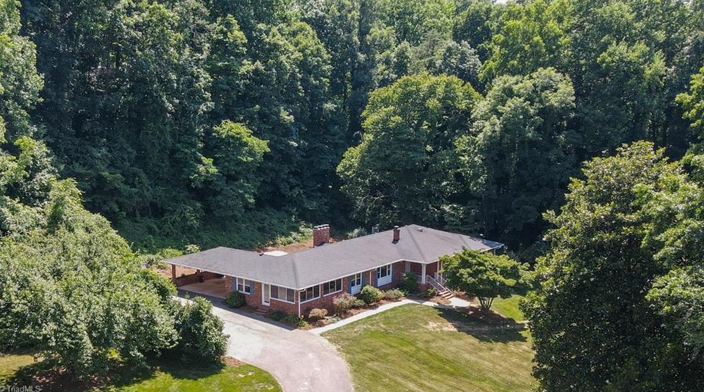 3420 Quarterstaff Pl, Winston Salem, NC 27104