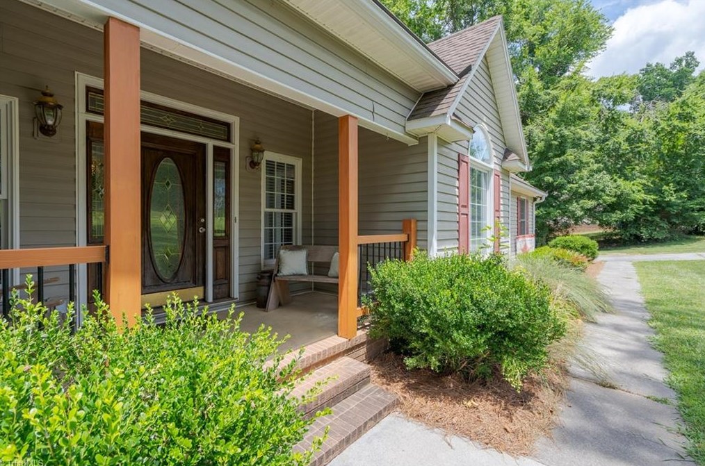 125 Montclair Dr, Redland, NC 27006