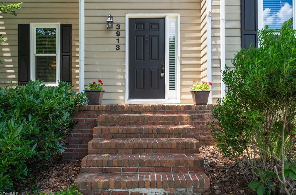 3913 Deerfield St, High Point, NC 27265