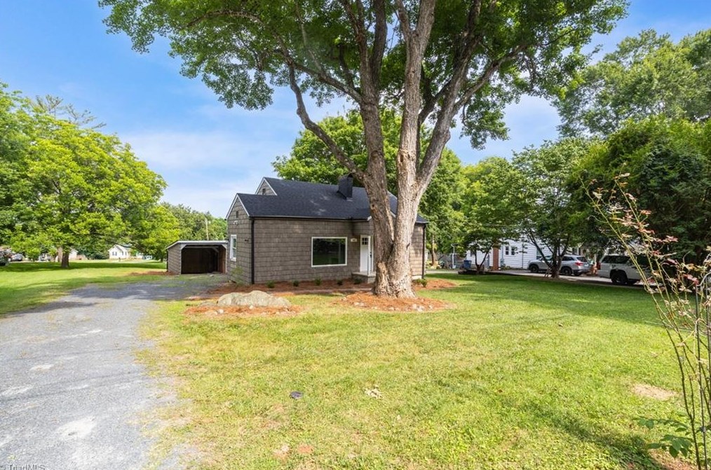 105 Neal St, Randleman, NC 27317