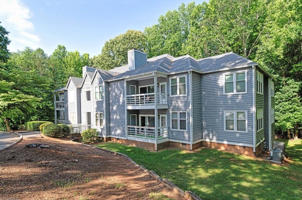 354 Meadows Cir, Winston Salem, NC 27104