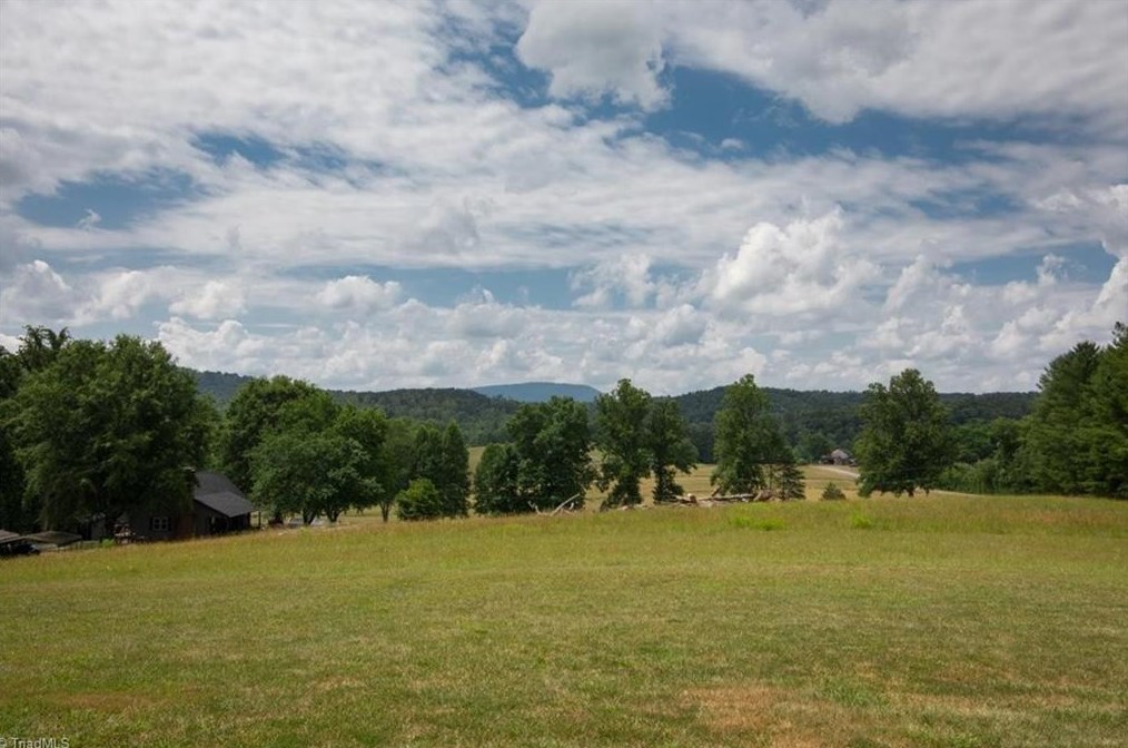 1420 Smith Rd, W Field, NC 27053