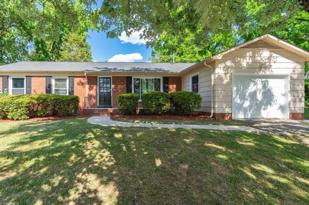 1716 Carolina Ct, High Point, NC 27265