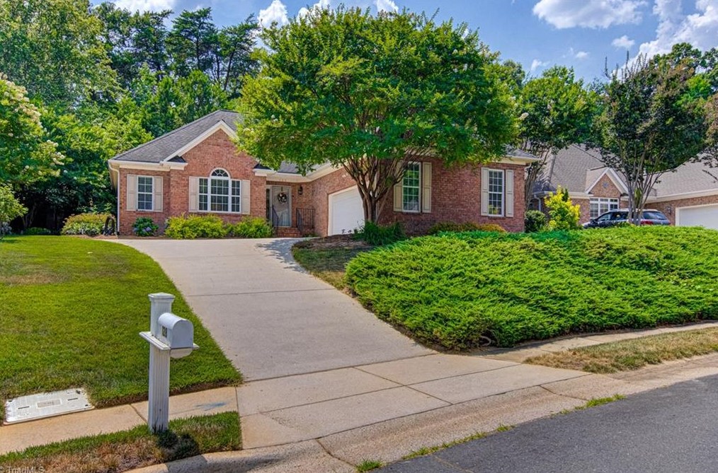 128 Oakmont Dr, Kernersville, NC 27284