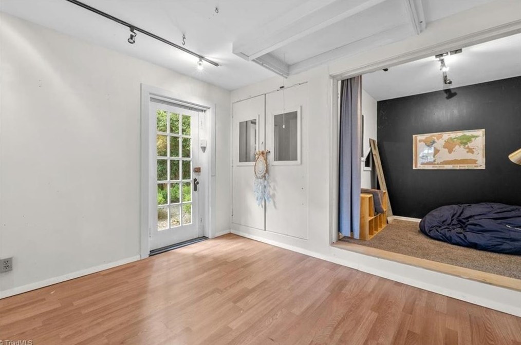 621 Mendenhall St, Greensboro NC 27403-1755 exterior