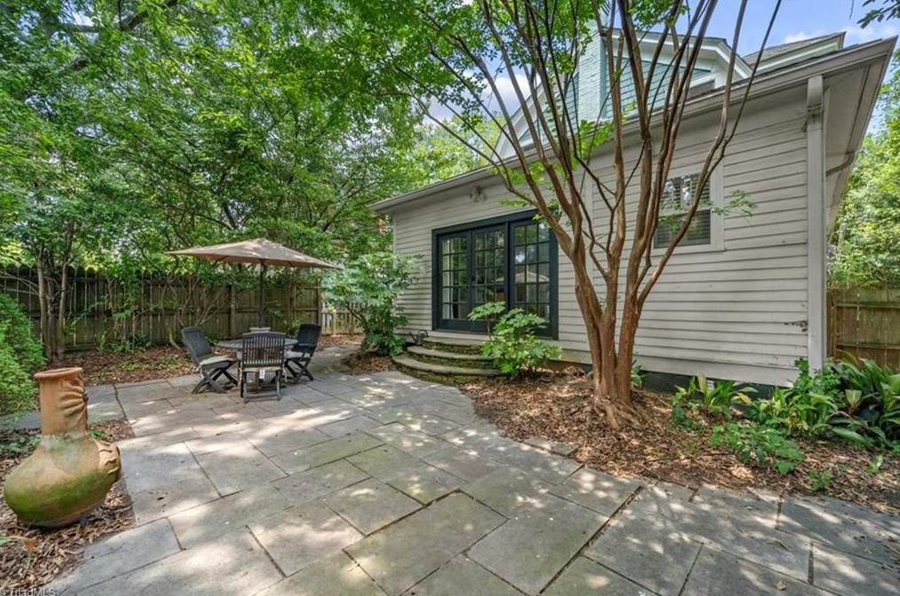 621 Mendenhall St, Greensboro NC 27403-1755 exterior