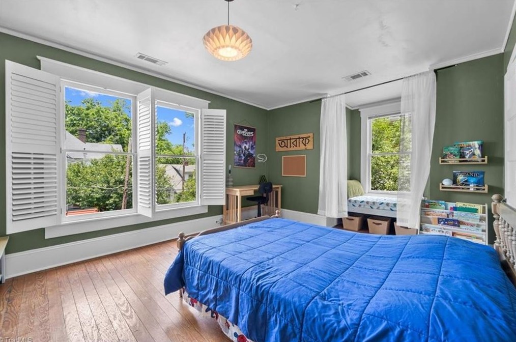 621 Mendenhall St, Greensboro NC 27403-1755 exterior