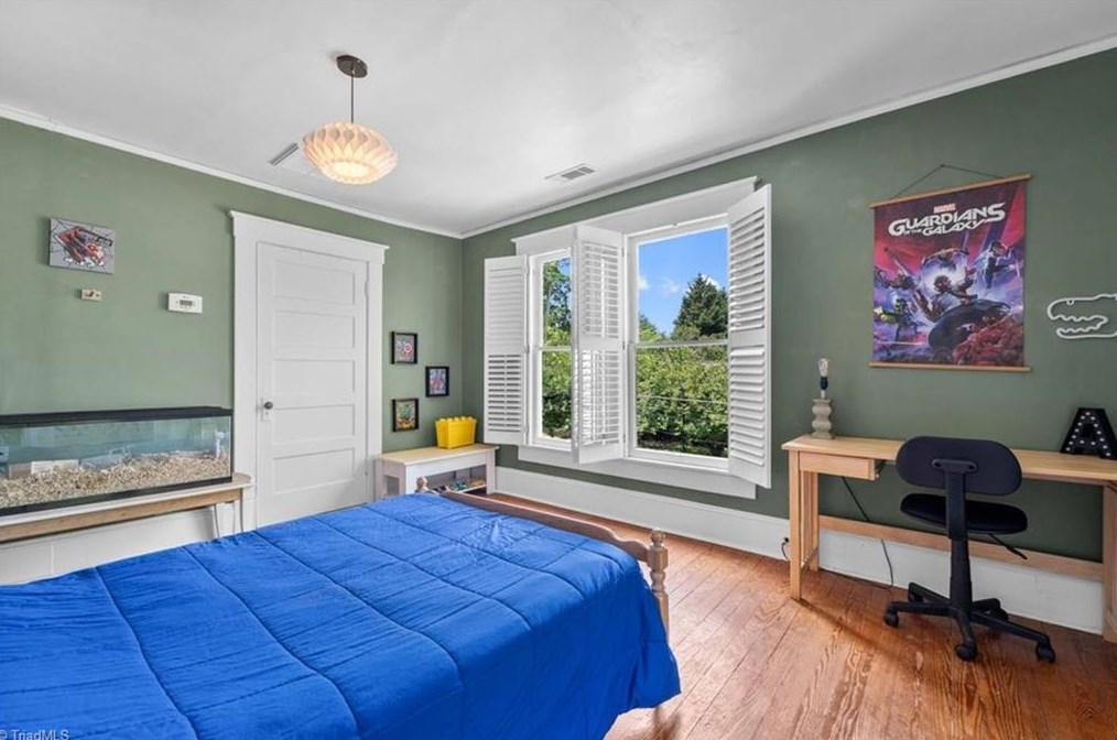 621 Mendenhall St, Greensboro NC 27403-1755 exterior