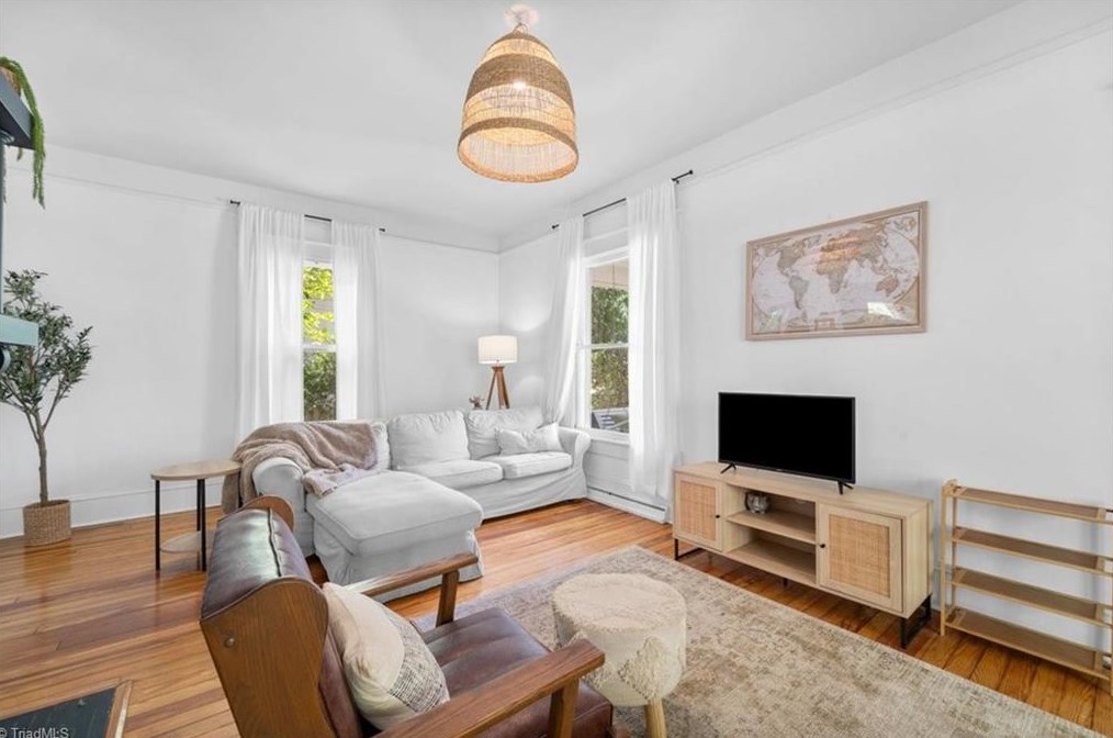 621 Mendenhall St, Greensboro NC 27403-1755 exterior