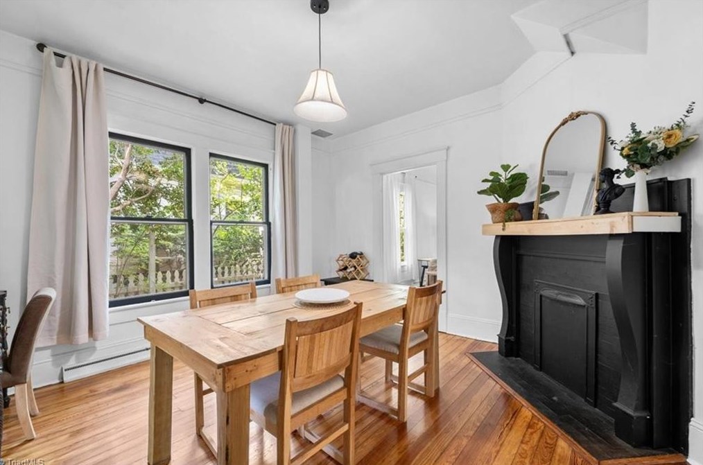 621 Mendenhall St, Greensboro NC 27403-1755 exterior