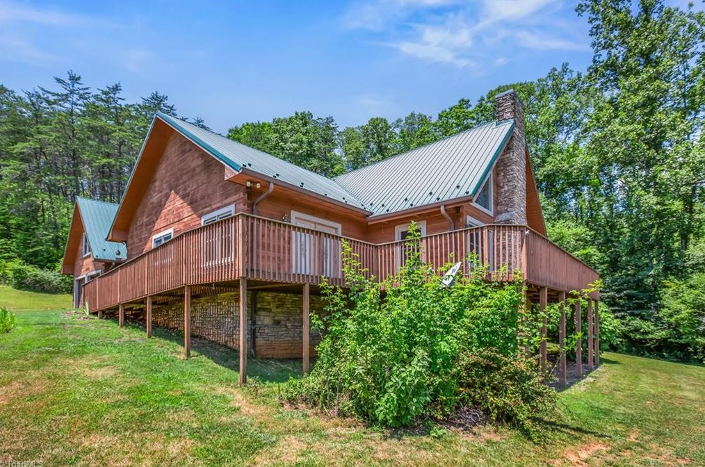 2005 Lynchburg Rd, W Field, NC 27053
